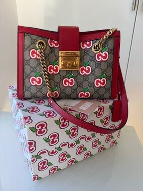 Gucci padlock - like new - apple collab